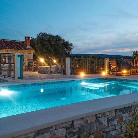 Heritage Holiday House Lori With Pool بوستيرا المظهر الخارجي الصورة