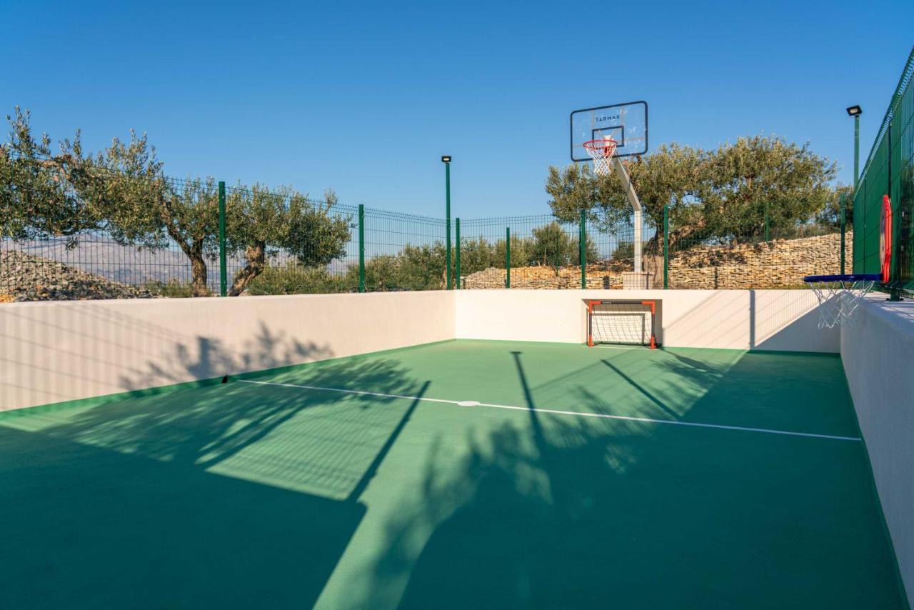 Heritage Holiday House Lori With Pool بوستيرا المظهر الخارجي الصورة