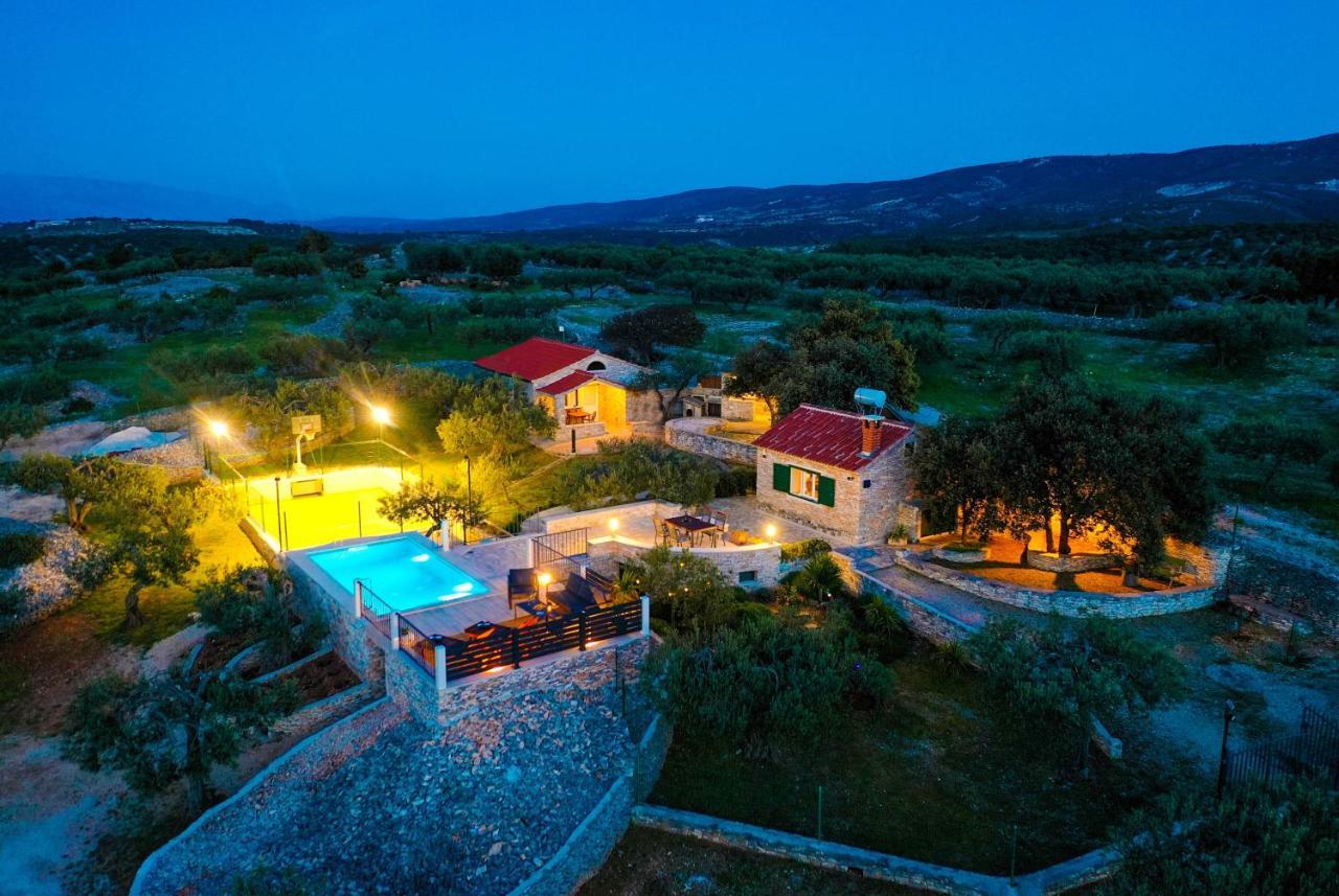 Heritage Holiday House Lori With Pool بوستيرا المظهر الخارجي الصورة
