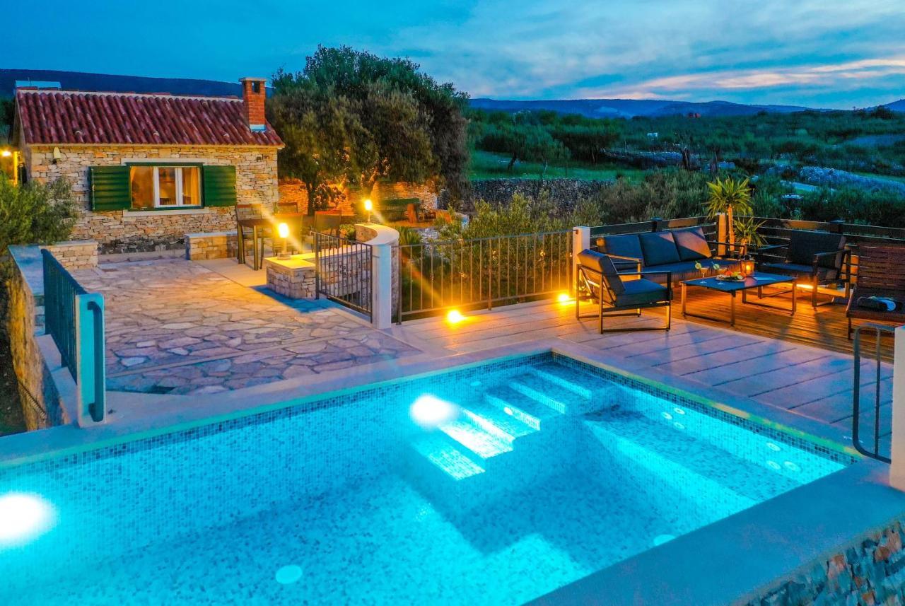 Heritage Holiday House Lori With Pool بوستيرا المظهر الخارجي الصورة
