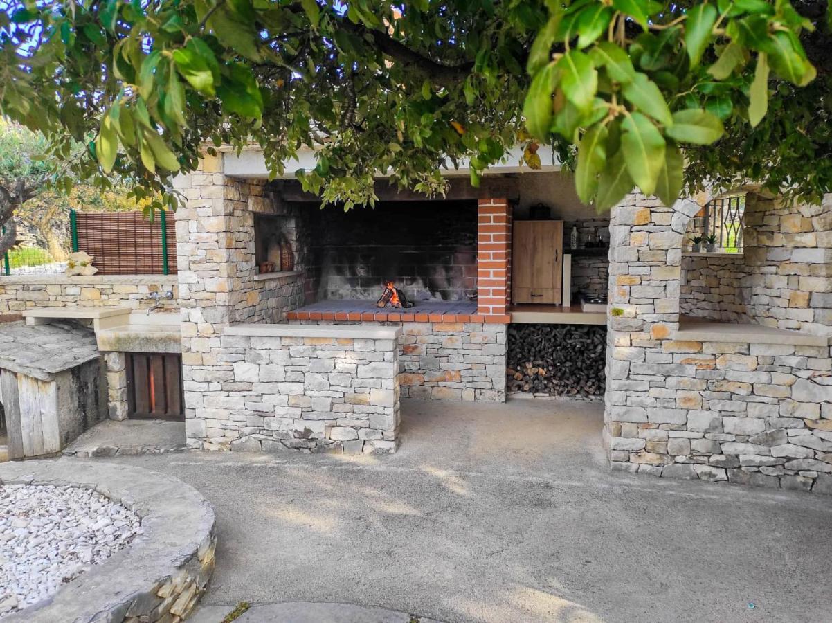 Heritage Holiday House Lori With Pool بوستيرا المظهر الخارجي الصورة