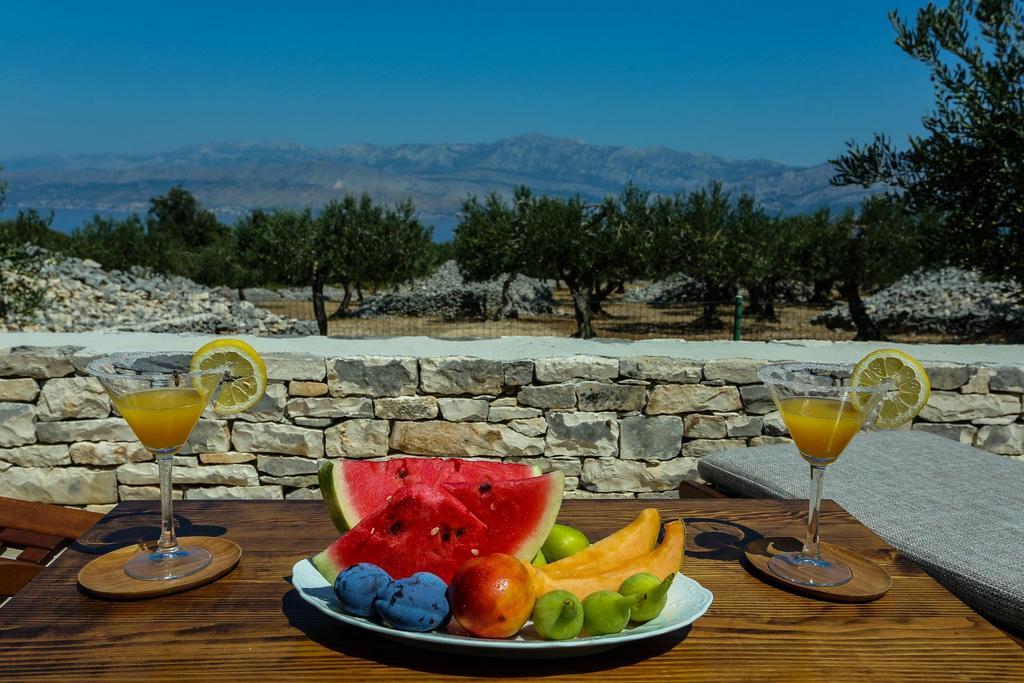 Heritage Holiday House Lori With Pool بوستيرا المظهر الخارجي الصورة