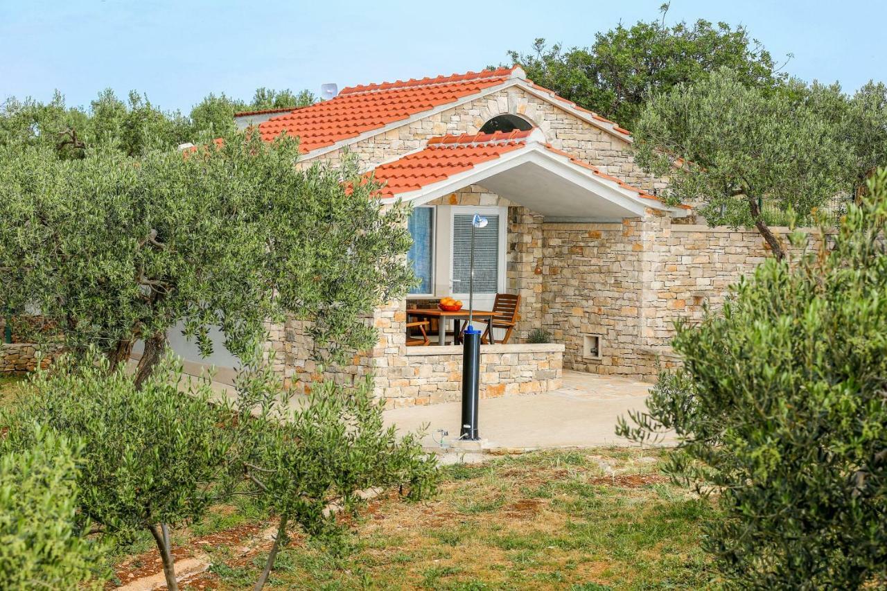 Heritage Holiday House Lori With Pool بوستيرا المظهر الخارجي الصورة
