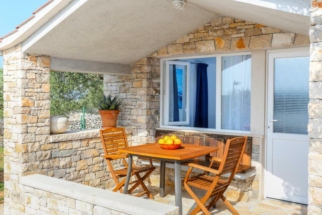 Heritage Holiday House Lori With Pool بوستيرا المظهر الخارجي الصورة