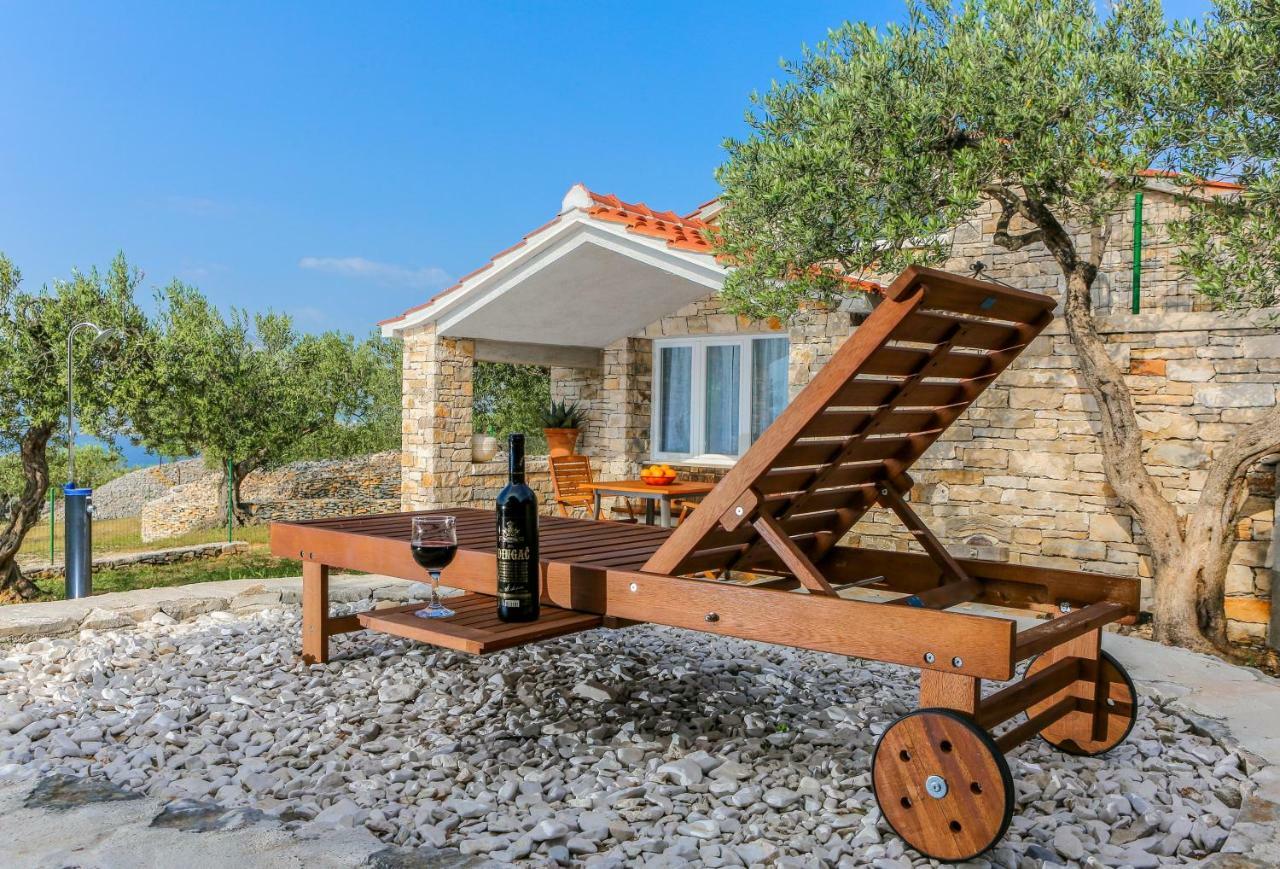 Heritage Holiday House Lori With Pool بوستيرا المظهر الخارجي الصورة